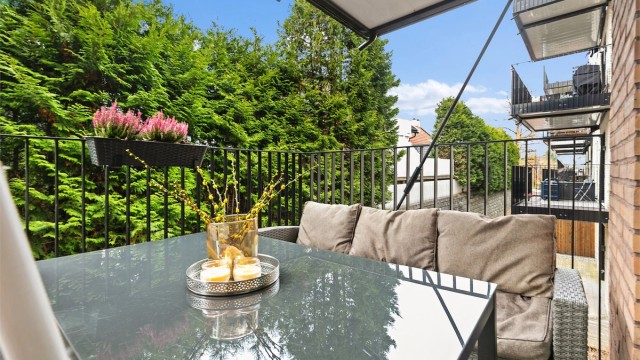 Her har du plass til sittegruppe og grill.