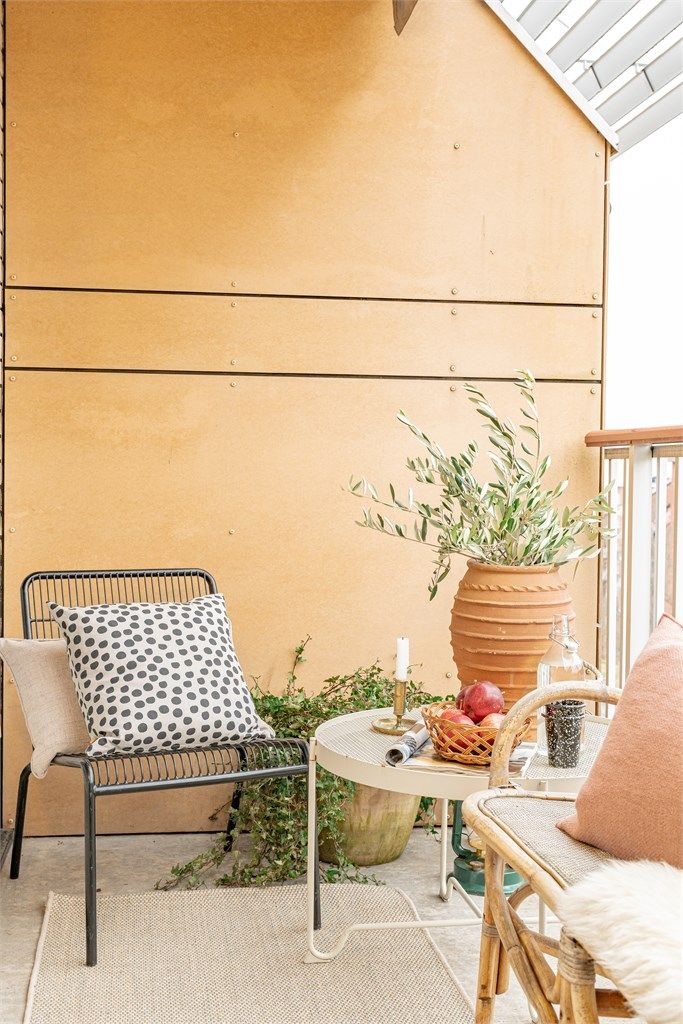 Leiligheten ligger høyt i femteetasje med utsikt mot Oslofjorden og Holmenkollen. 