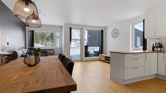 Velkommen til Grevlingveien 16 D - en lekker 4-roms med vestvendt balkong og garasje.