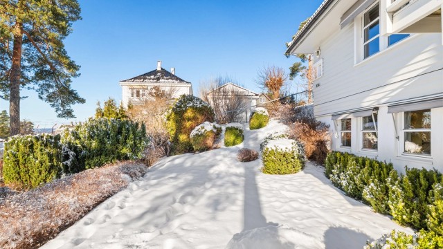 Vestvendt og solrik hage