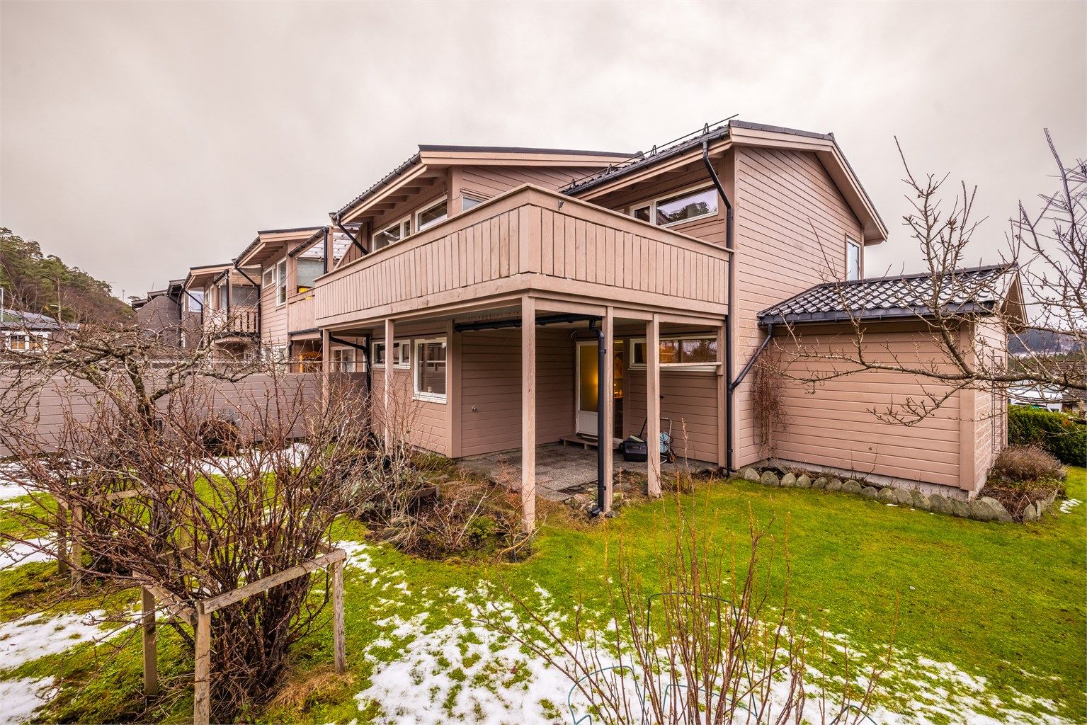 - Velkommen til et flott og velholdt enderekkehus i Øvre Varåsen 13 -