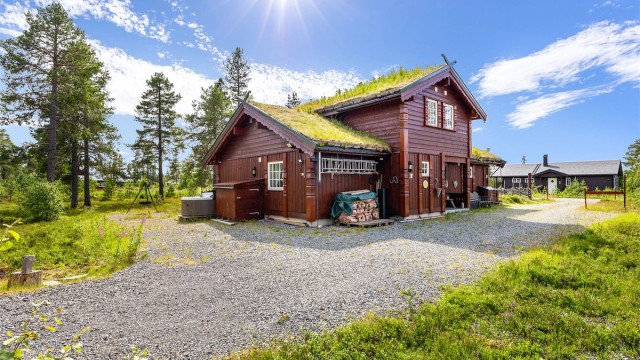 Parkering på gruslagt biloppstillingsplass.