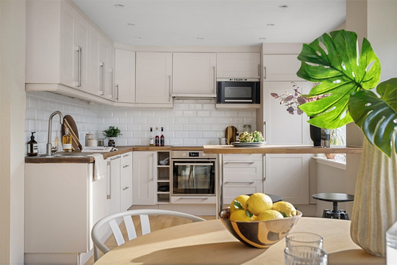 Romslig og lys familieleilighet med 3 soverom og solrik balkong