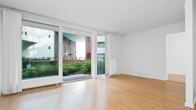 Velkommen til Tjuvholmen allé 4! En lys, moderne og arealeffektiv 3-roms leilighet med markterrasse.