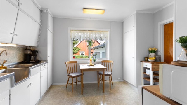 Kjøkken med plassbygd innredning