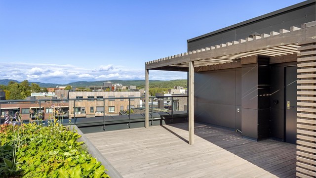 Toppleilighet med stor privat takterrasse, pergola og åpent utsyn.
Foto: Foto: Henrik Eriksen / Fotostallen