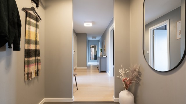 Entréen gir et godt førsteinntrykk av leiligheten.