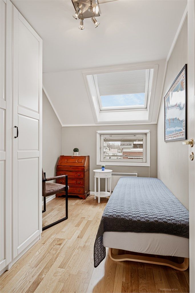 Soverom 2 egner seg godt som barnerom, gjesterom eller kontor.