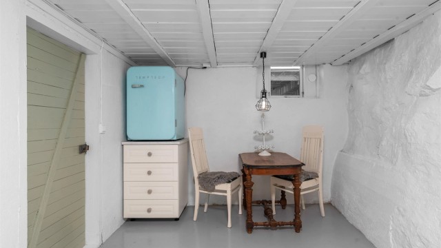I kjelleren har man også god plass til lagring - Eller hva med å lage deg din helt egen vinkjeller?