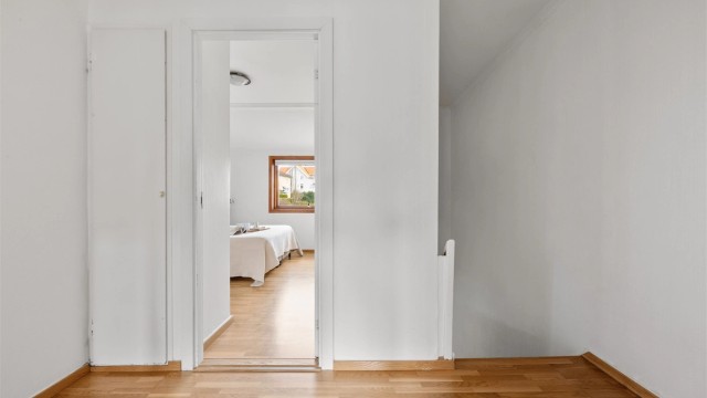 I denne etasjen finner man 3 soverom og bad.