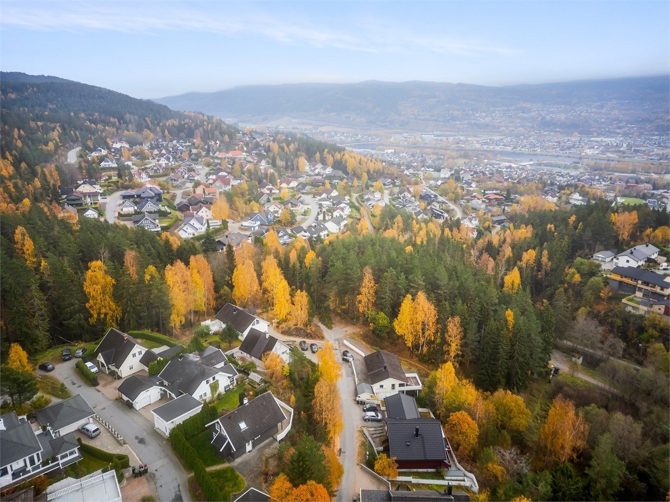Gangavstand til Årbogen idrettsanlegg og populære Årbogen med badestrand og sandvolleyballbane