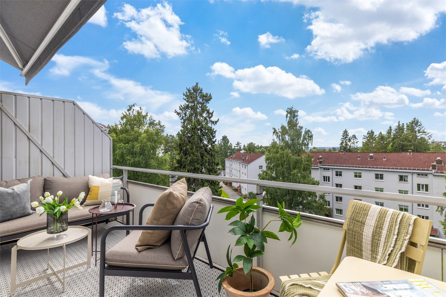 Toppleilighet med hyggelig utsikt 