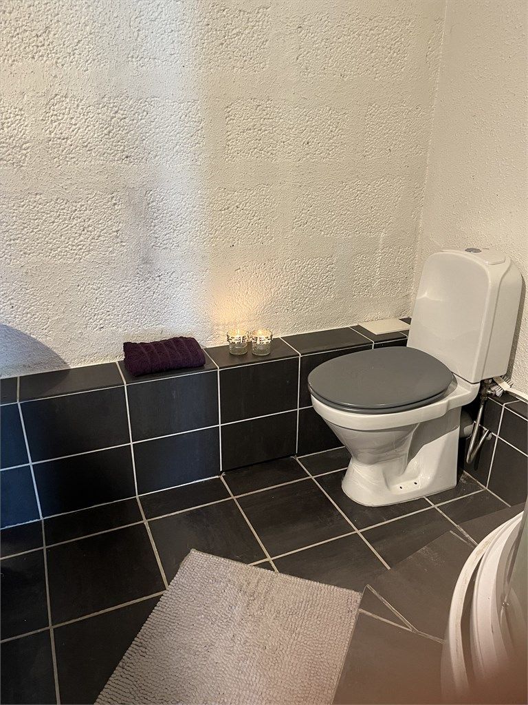 Bad med dusjkabinett.
