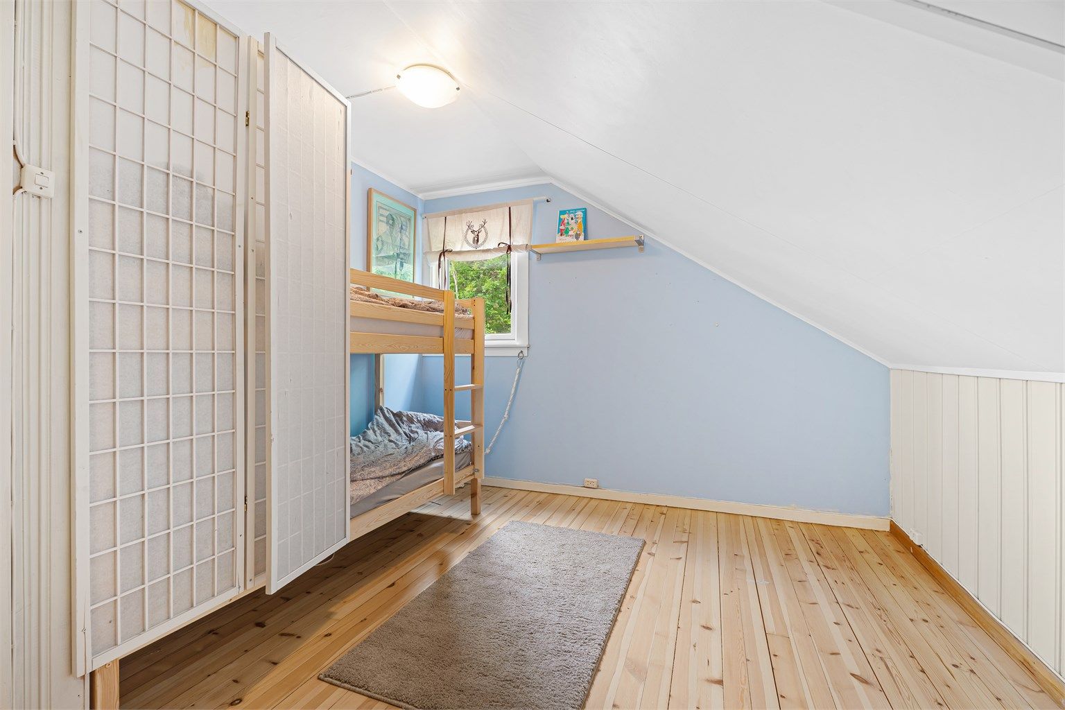 Her kan man enkelt ommøblere eller sett inn seng, garderobe eller skrivepult etc