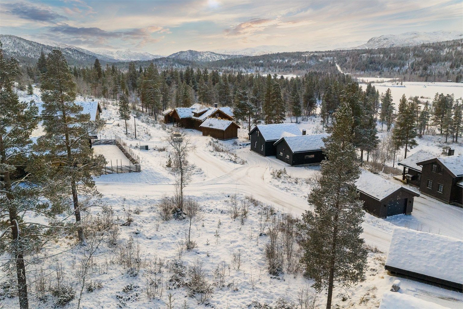 Løyningsnuten i midten, mot Setesdal og Otra elva