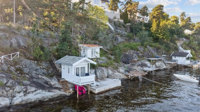 Koselig badehus i sjøkanten på Hellvik