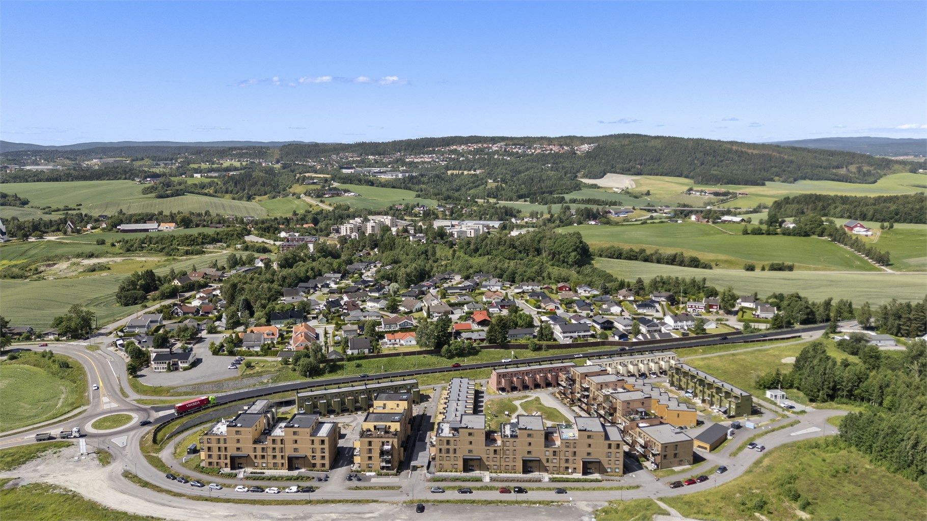 Kort vei til Frogner sentrum, Frogner skole og togstasjon med raske forbindelser til Oslo S og Lillestrøm.