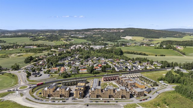 Kort vei til Frogner sentrum, Frogner skole og togstasjon med raske forbindelser til Oslo S og Lillestrøm.