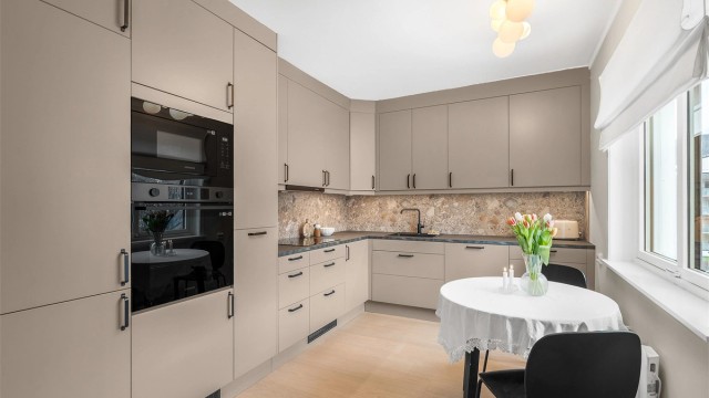 Dette er en moderne og overflateoppusset leilighet med en sentral beliggenhet på Strømsø.
Foto: Tor Harald Johannessen