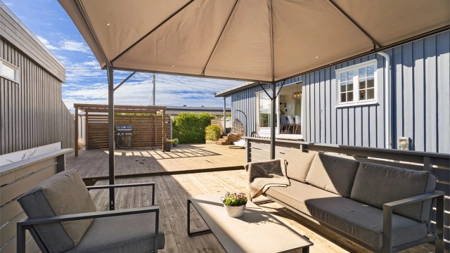 Velkommen til Skinnerheia 14- Her har du flere flotte utesoner som bader i sol