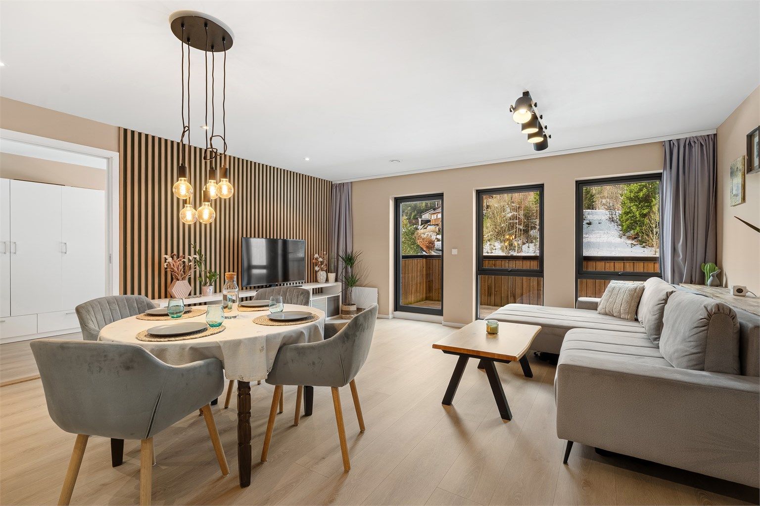 Krogsveen v/Anders R. Skajaa ønsker velkommen til Mollkleivveien 59!