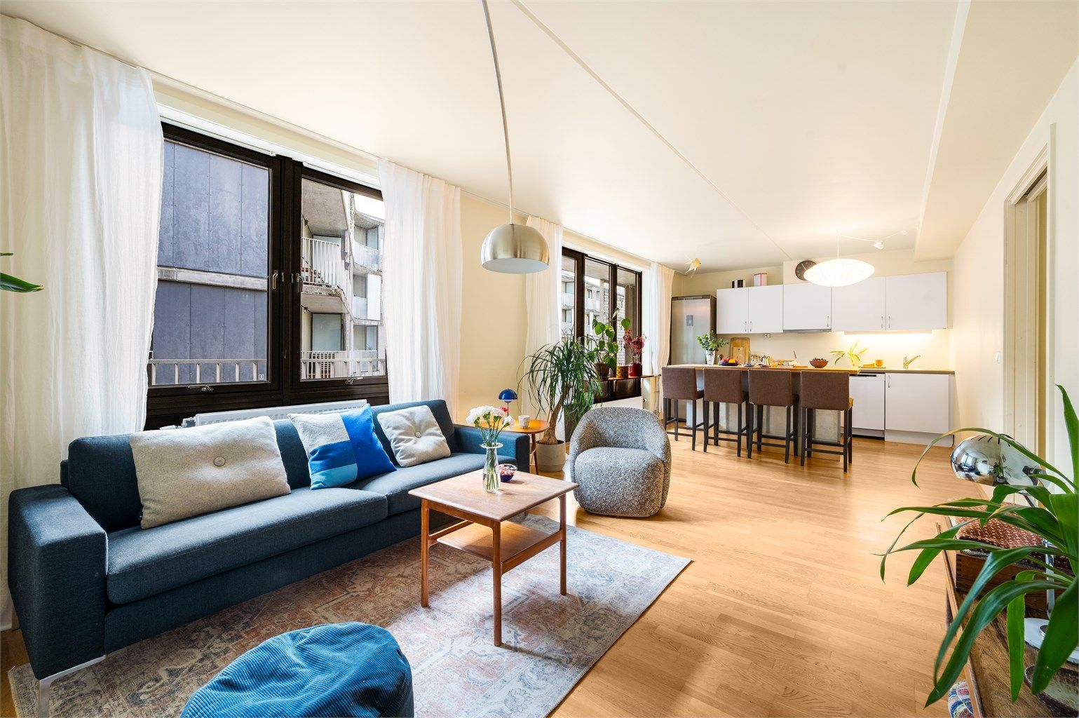 Velkommen til Trondheimsveien 2G. Hyggelig 3 roms med meget sentral - men allikevel skjermert og rolig beliggenhet. 