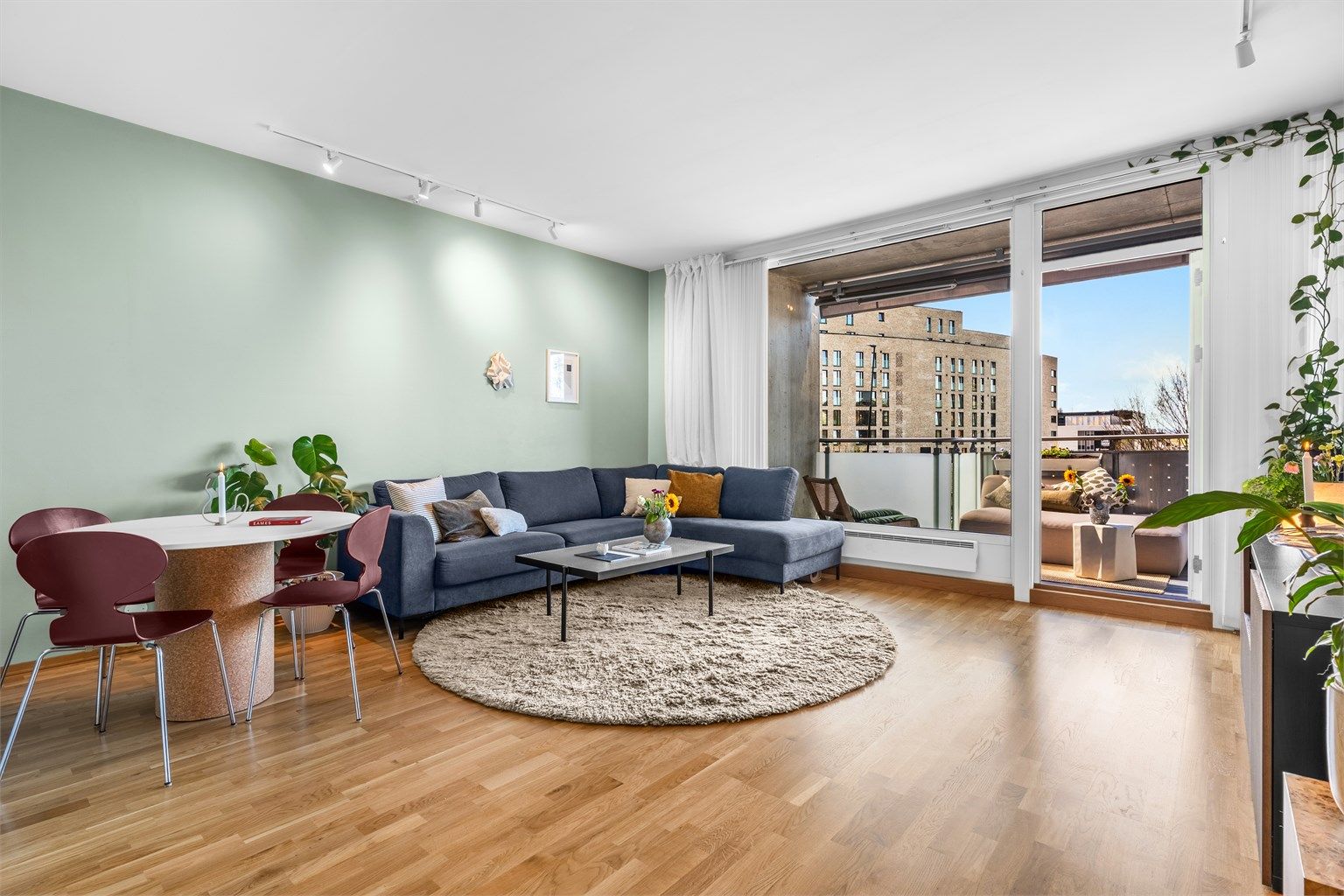 Velkommen til Gunnar Schjelderups vei 11 C - Presentert av Blenor Hadergjonaj v/Krogsveen.