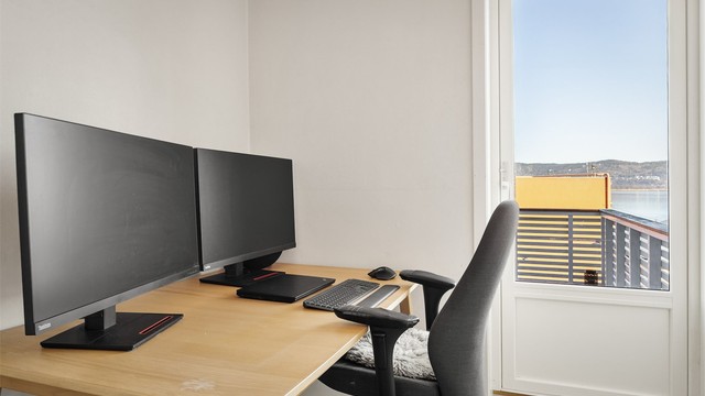 Adkomst til bod og utgang til veranda fra soverom 2