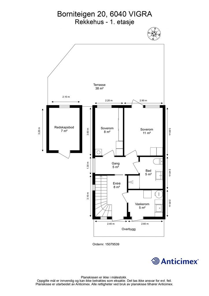 Første etasje har en funksjonell planløsning med entré, to soverom, bad og vaskerom.