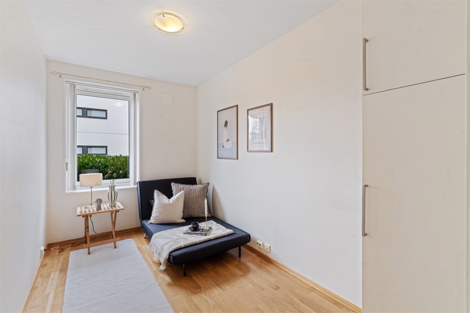 Det andre soverommet egner seg godt som barnerom, gjesterom eller kontor.