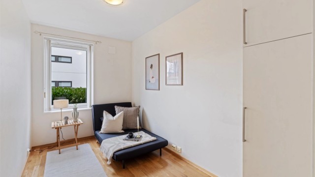 Det andre soverommet egner seg godt som barnerom, gjesterom eller kontor.