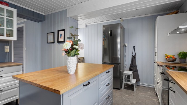 Romslig kjøkken med god lagringsplass