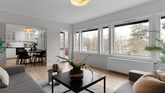 - Utgang til vestvendt balkong på ca. 12 kvm -