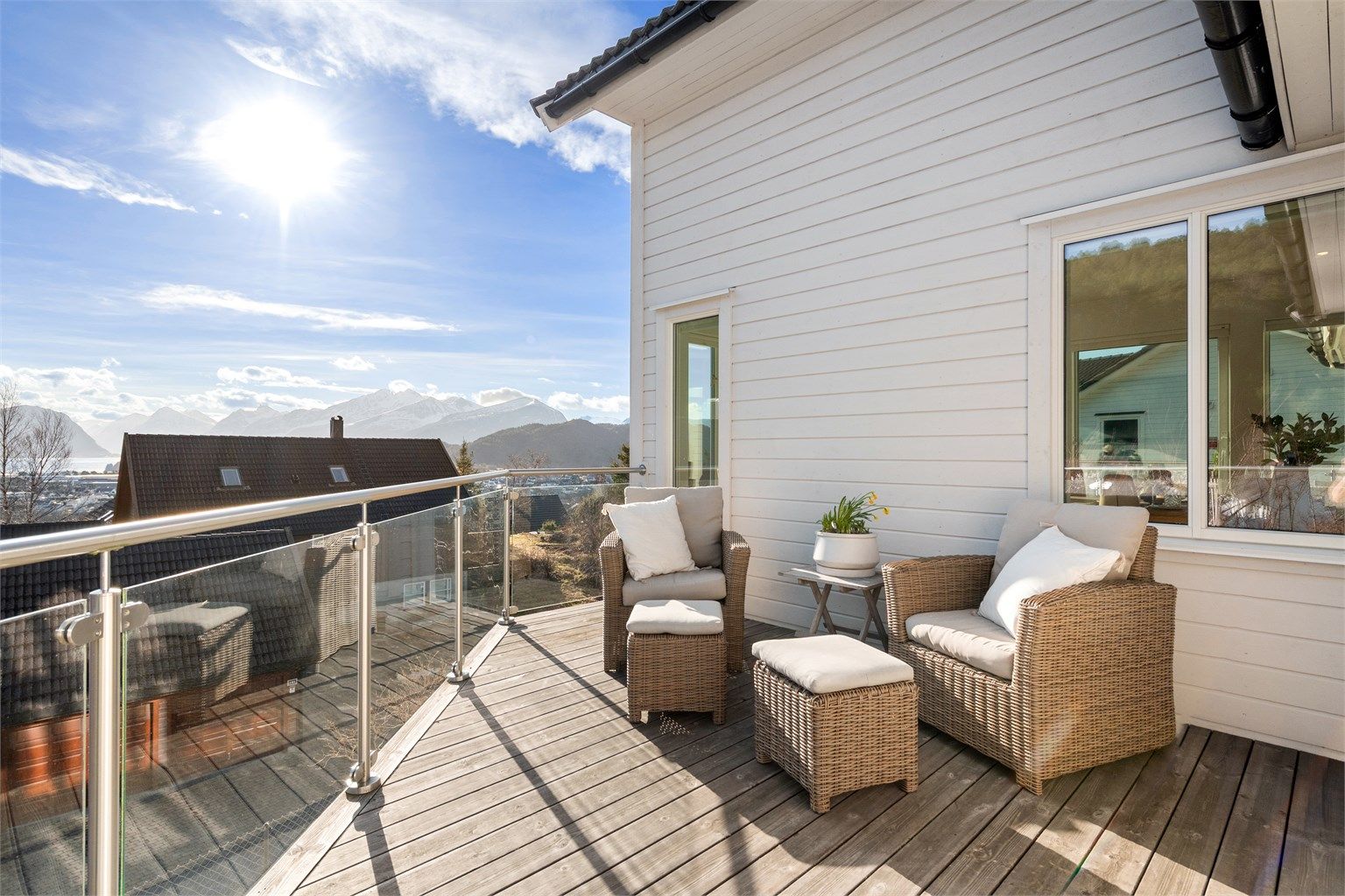 Hyggelig frokostterrasse mot sydøst 