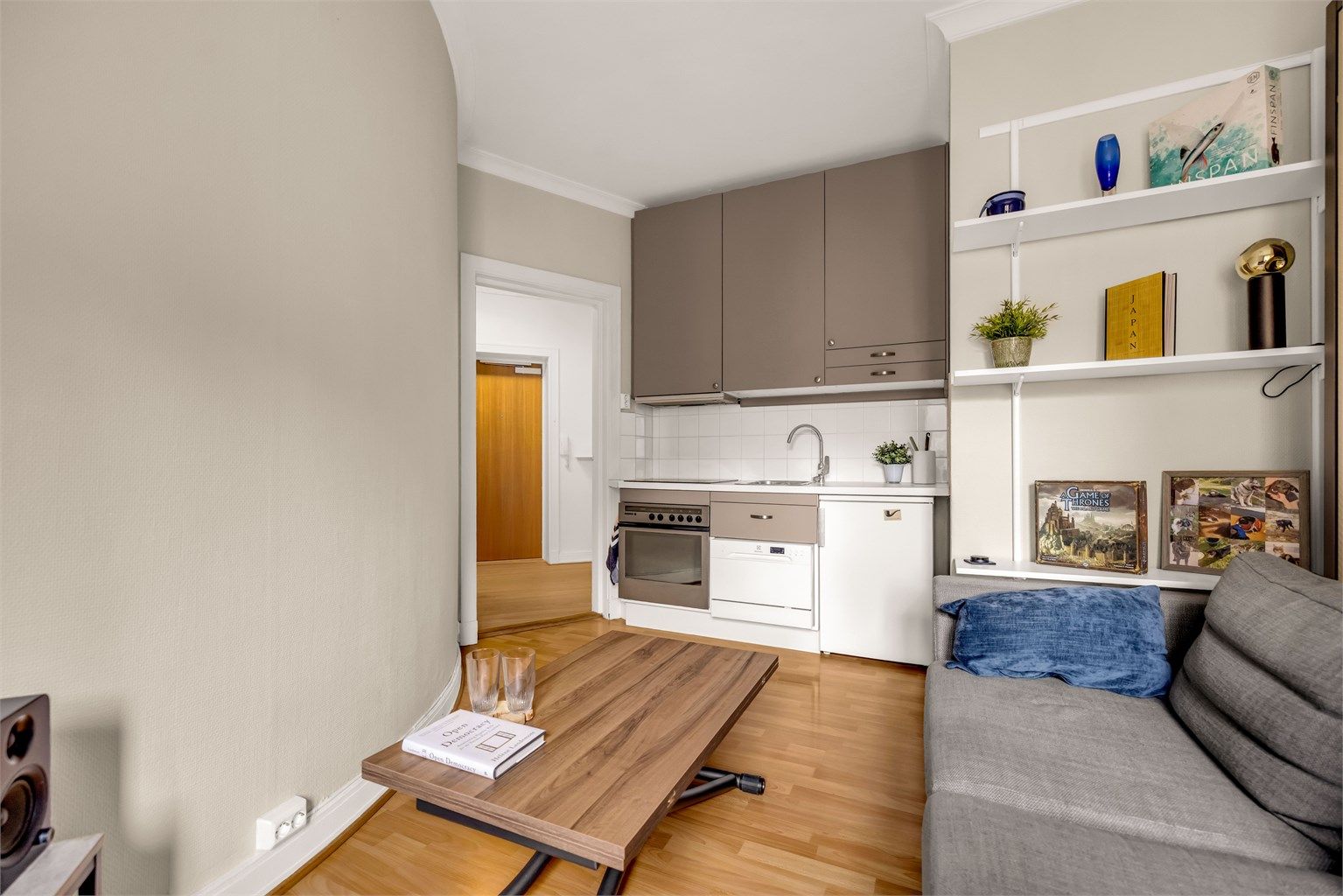  Stille og tilbaketrukket beliggenhet i byggets 4 etasje. Foto: Studio Solberg 