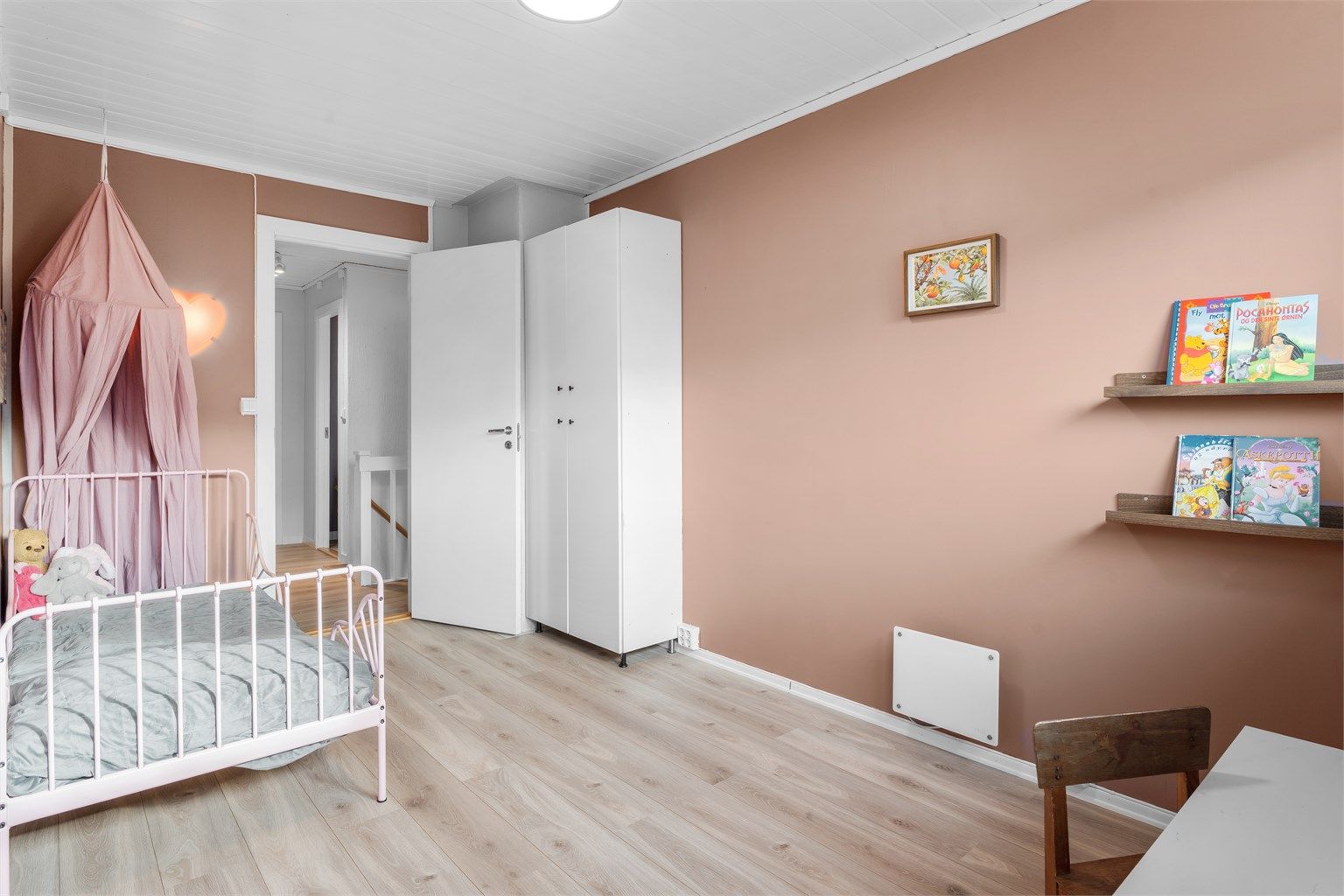 Soverom ll - Soverom passer ypperlig som barnerom.