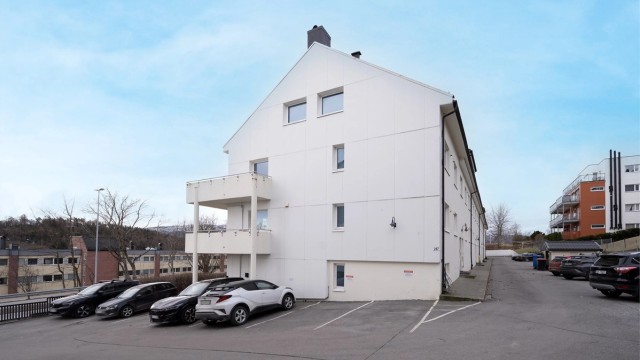 Hverdagslogistikken er enkel med kort avstand til både Eurospar og Kiwi for dagligvarehandel.