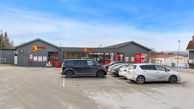 I tillegg er det også en Coop Extra-butikk i umiddelbar nærhet.