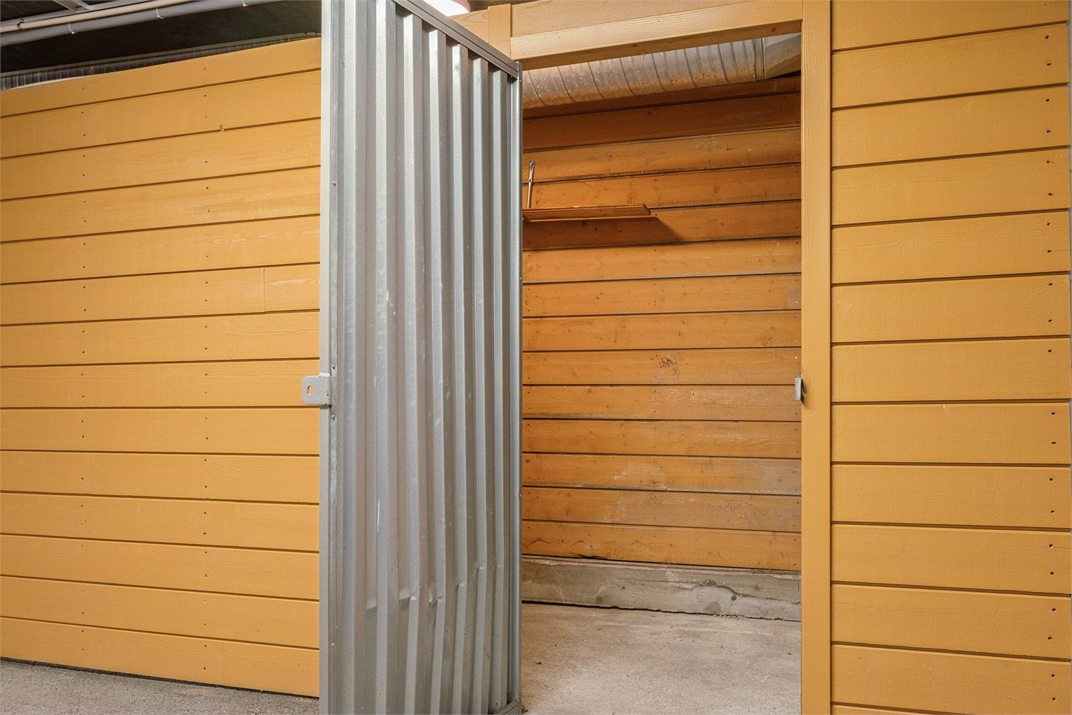 I tillegg til den innvendige boden, har leiligheten en bod på 5 m² i garasjeanlegget.