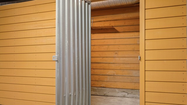 I tillegg til den innvendige boden, har leiligheten en bod på 5 m² i garasjeanlegget.