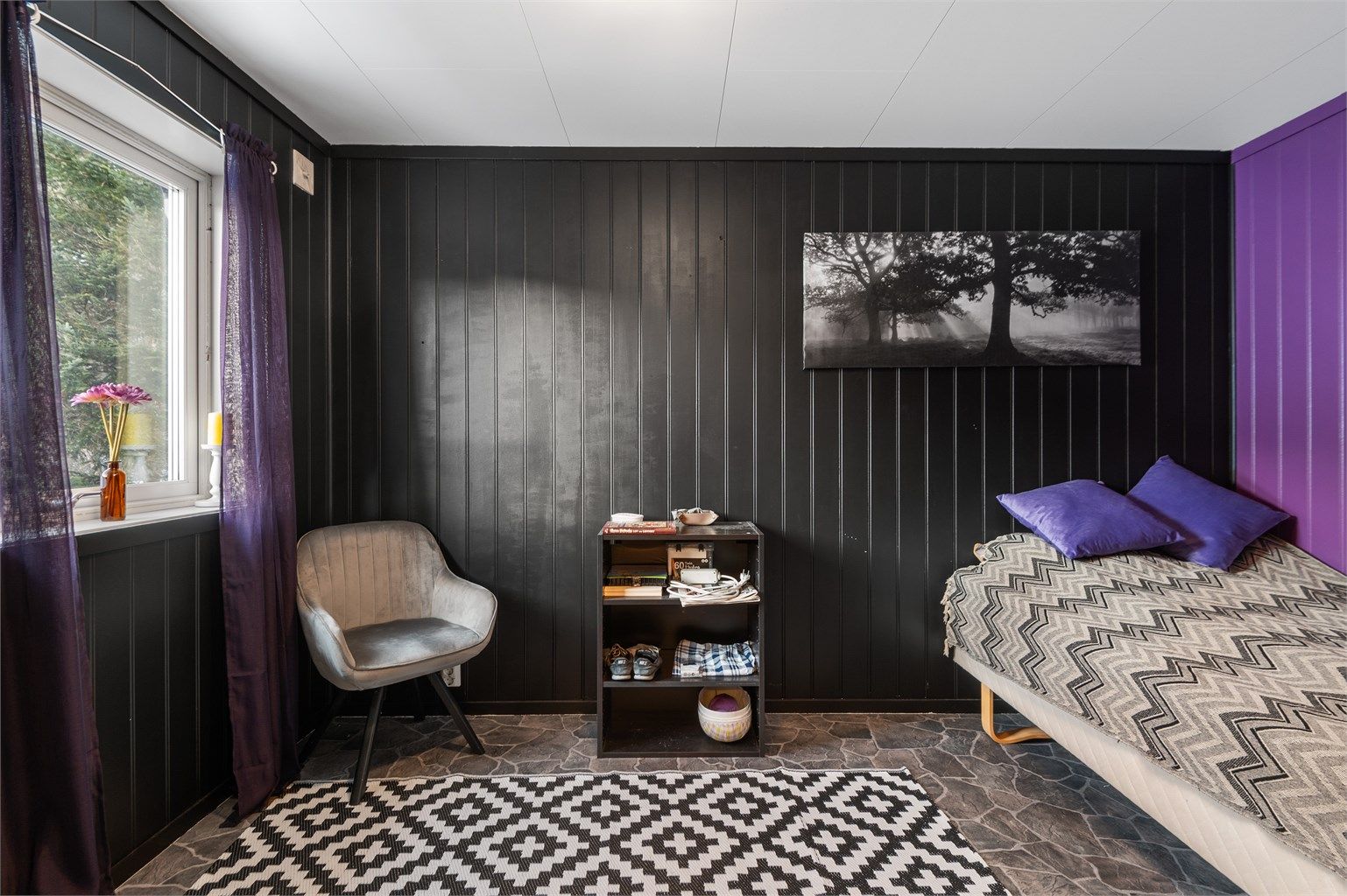 Ett av fem soverom i 2. etasje. 