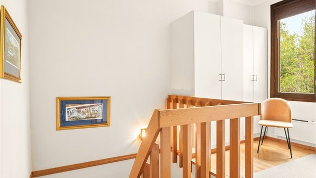 Det er også plass til ytterligere oppbevaring i gang.
Eller kanskje et lite hjemmekontor her? TV- eller lekekrok?