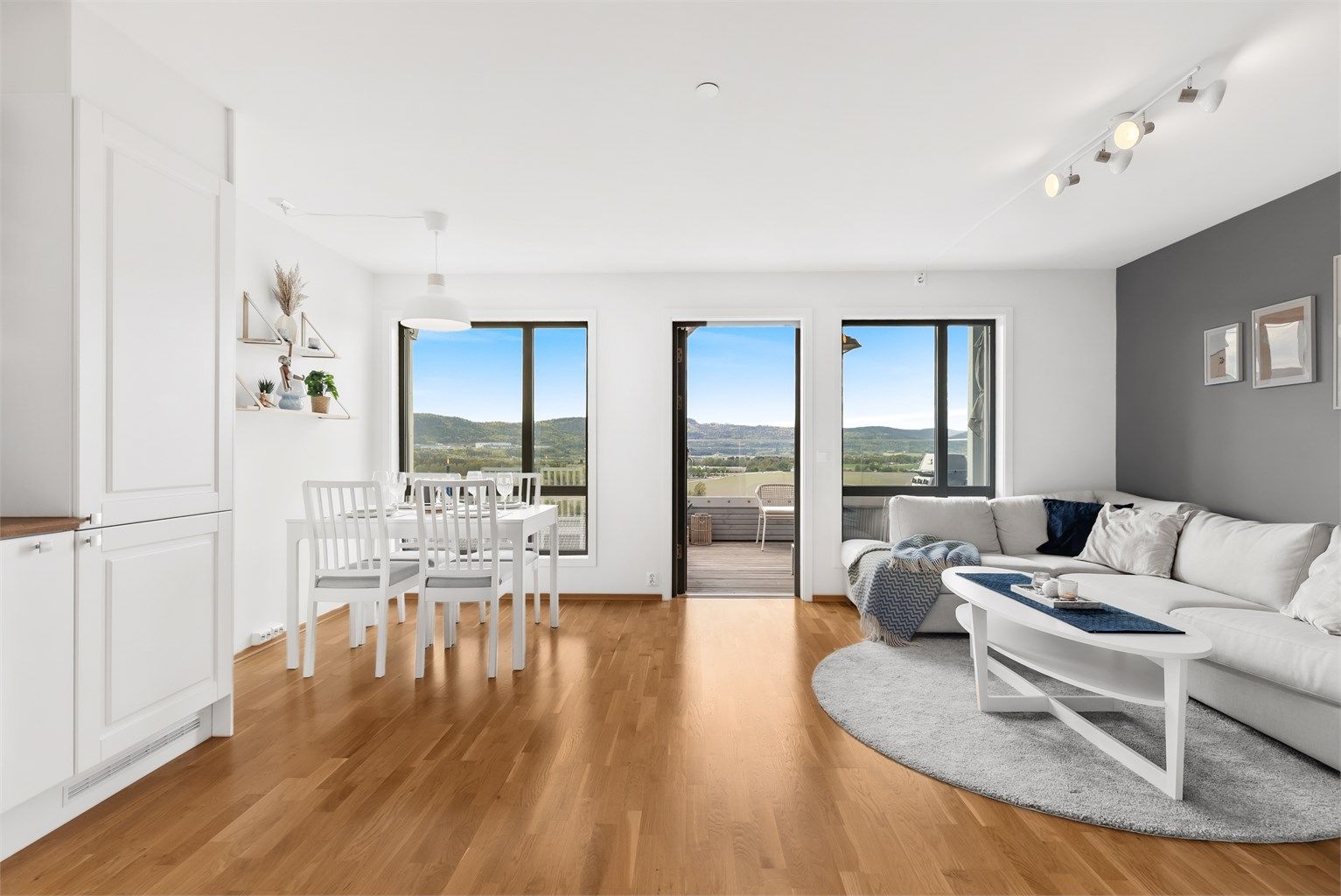 Praktisk beliggende i øverste etasje uten innsyn i leiligheten