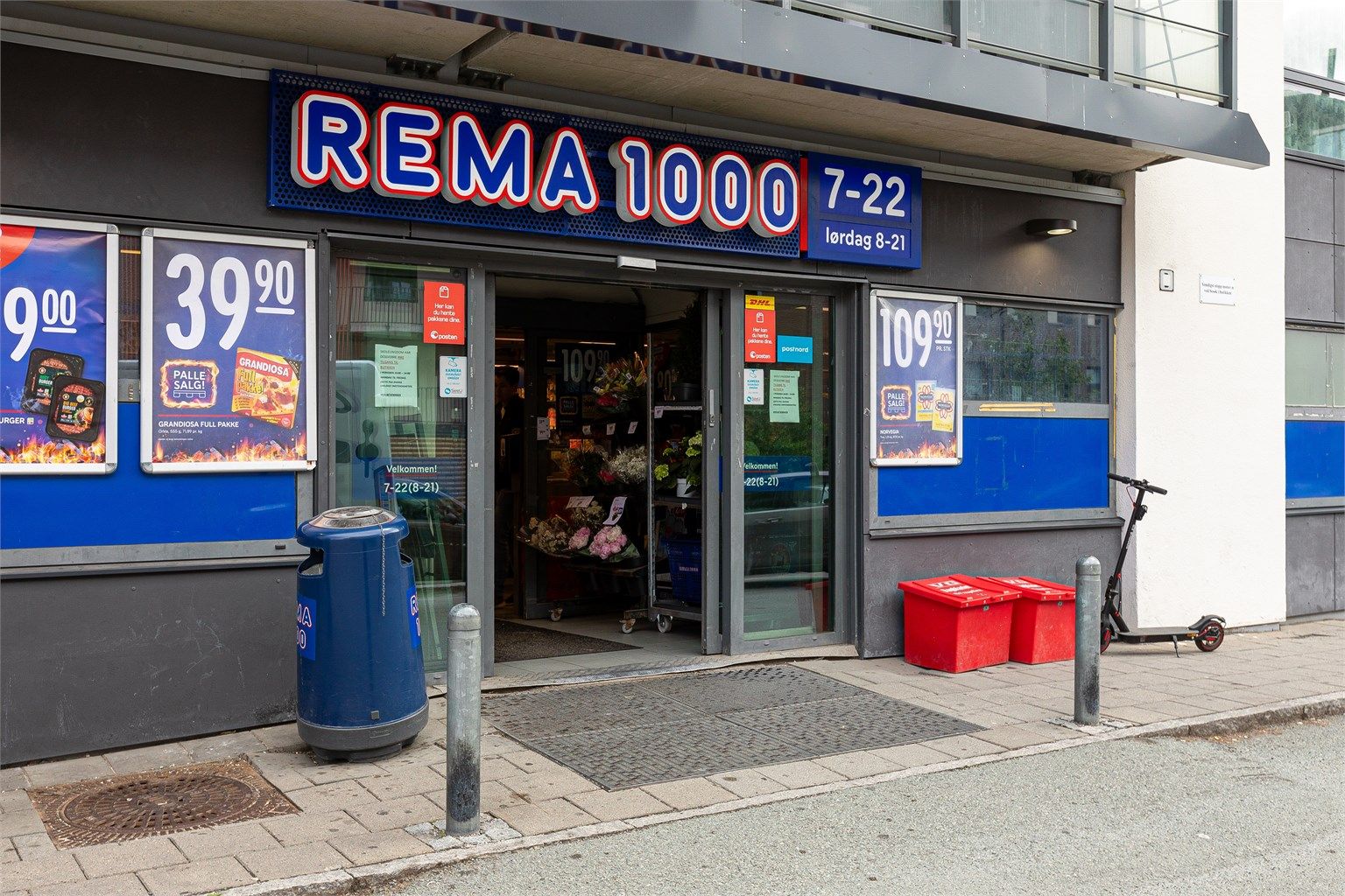 Rema1000 - i tillegg finner du Meny, Coop Extra og Kiwi. Joker og Løren Frukt & Grønt har søndagsåpent. 