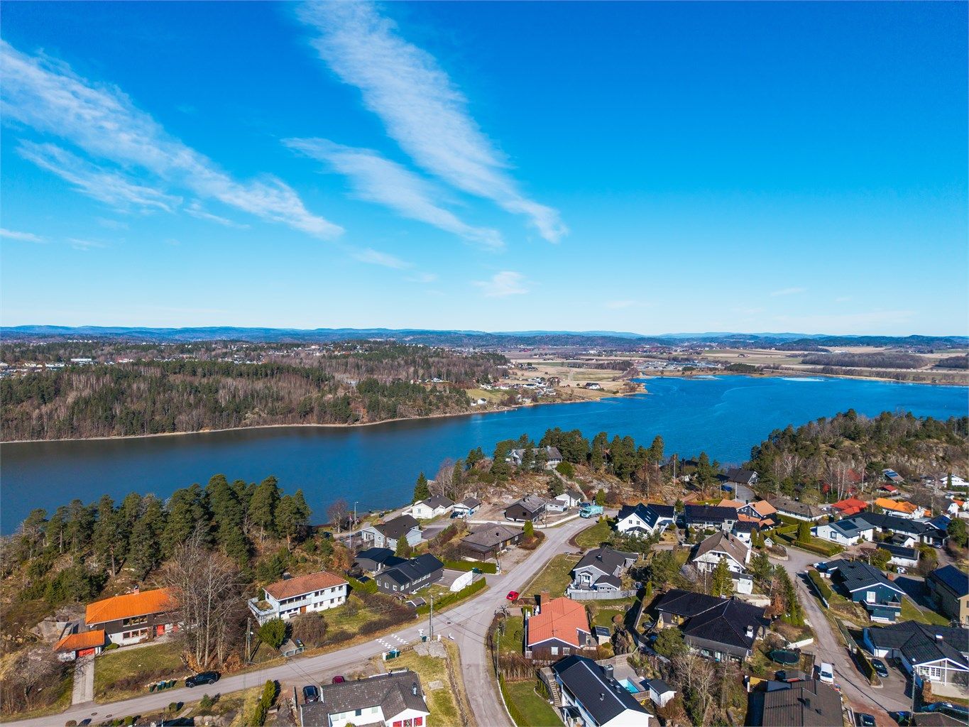 Området er kjent for sin vakre skjærgård og flotte turmuligheter i skog og mark.