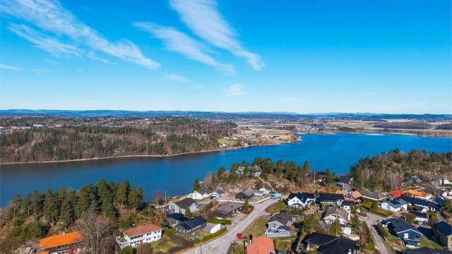 Området er kjent for sin vakre skjærgård og flotte turmuligheter i skog og mark.