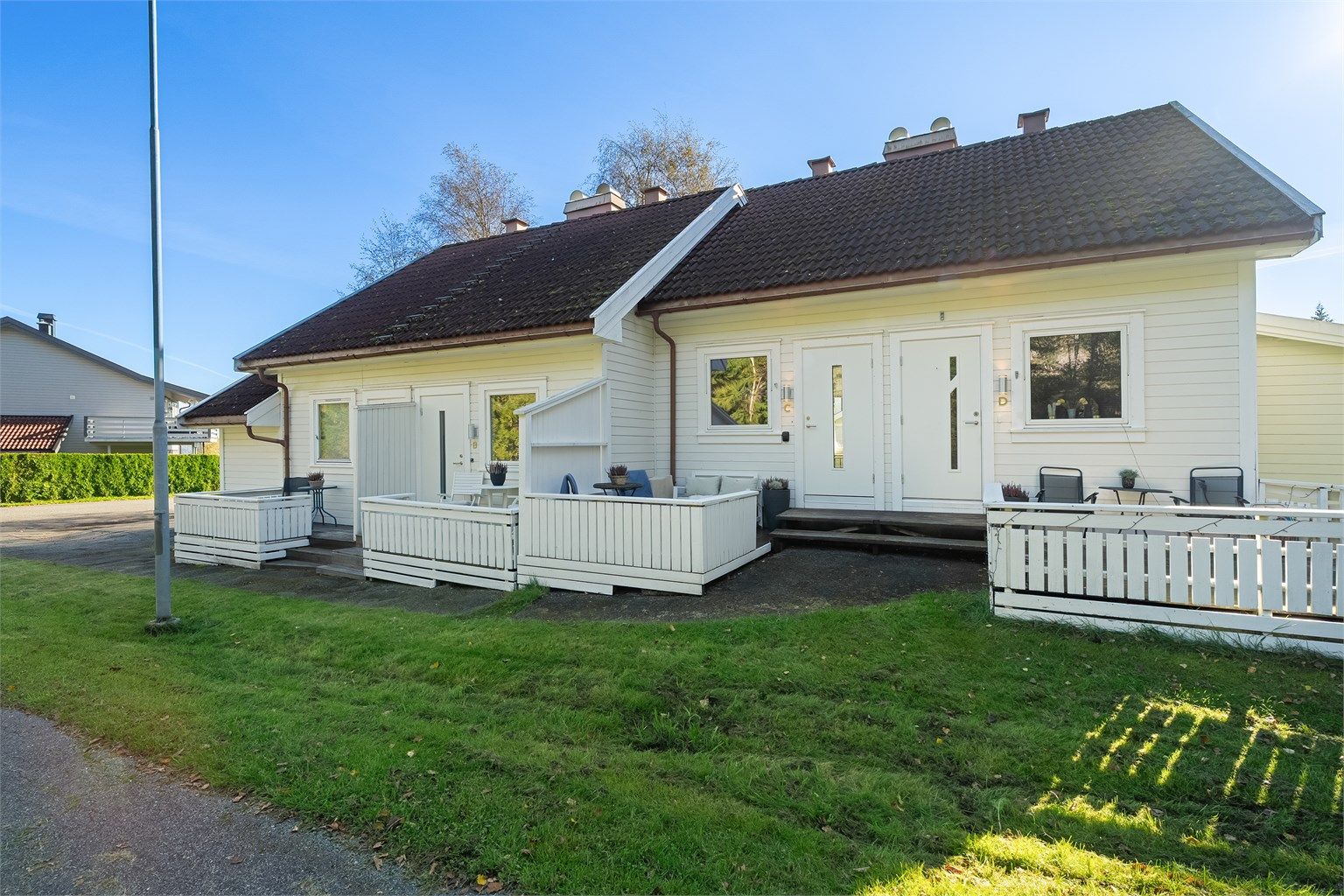 Det er gangavstand til barnehage, idrettshall og bussholdeplass