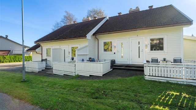 Det er gangavstand til barnehage, idrettshall og bussholdeplass