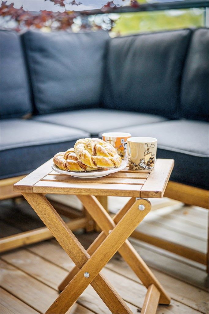Et innbydende uterom du kan nyte store deler av året – perfekt for morgenkaffen og lange sommerkvelder.