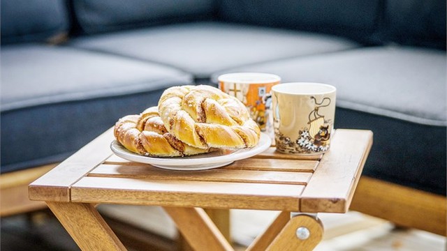 Et innbydende uterom du kan nyte store deler av året – perfekt for morgenkaffen og lange sommerkvelder.